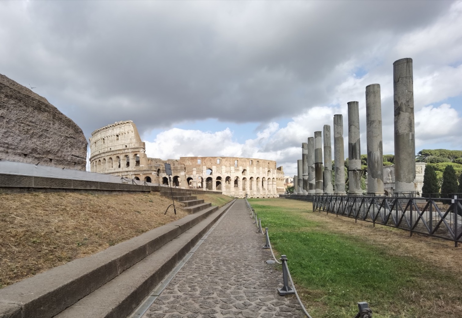 Via dei Fori Imperiali à Rome avec vue sur le Colisée