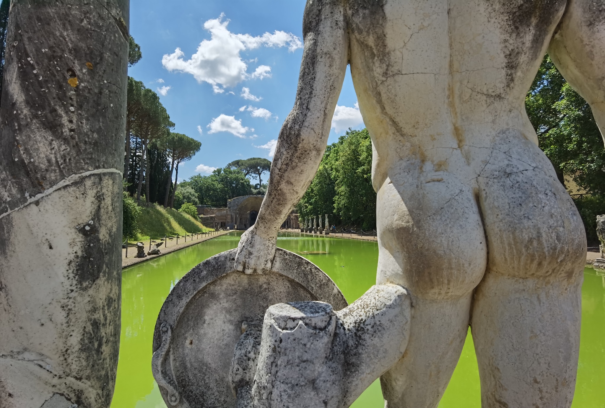 Fontaine avec la statue d’Ares – Villa Adriana à Tivoli près de Rome